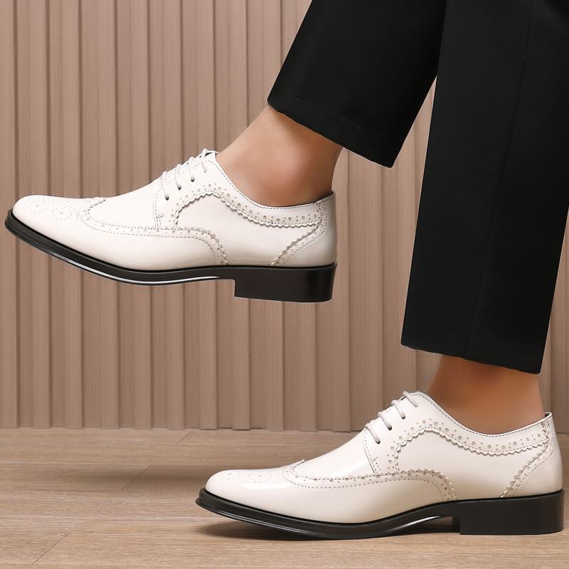 2024 2024 Casual Business Shoes British Style Men Carved Block Dress Shoes Patent Leather Shoes New Shiny Formal Men Lace-Up Shoes