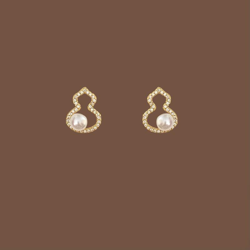 Simple and Versatile Compact and Niche Earrings