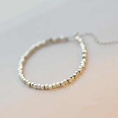 Gebrochene Silberarmbänder, weiblicher Geburtsjahrtransfer-Selbstdisziplin-Schmuck Ins Light Luxury Nischendesign