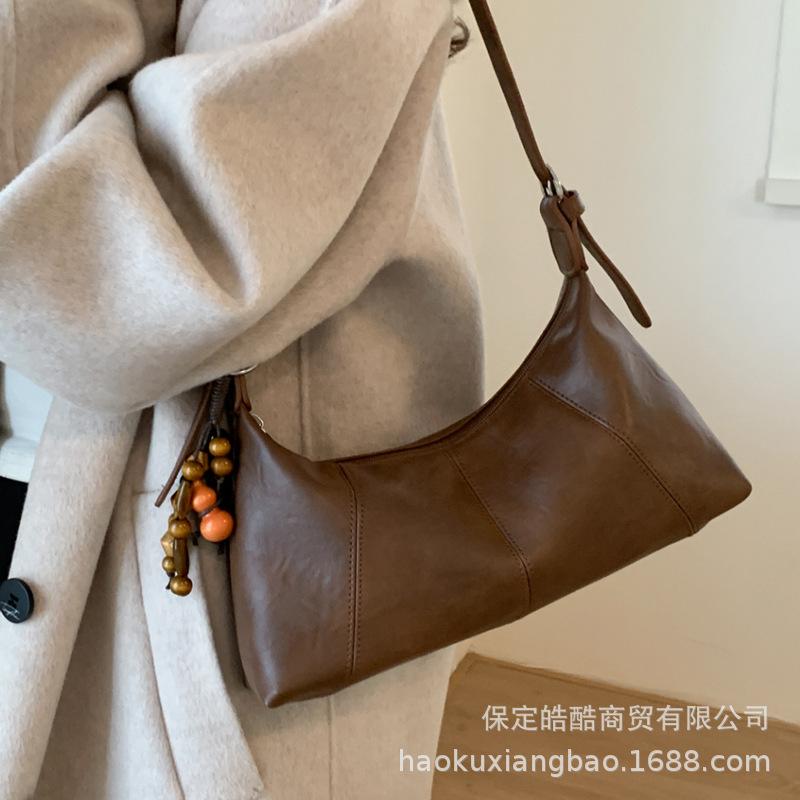 Underarm bag women's 2025 new fashion niche design sense shoulder handbag women's popular French baguette bag
