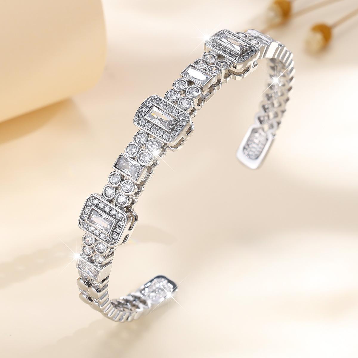 Full Hollow Opening New High-end Niche Versatile Jewelry Zircon Bracelet One Size(16-22CM)