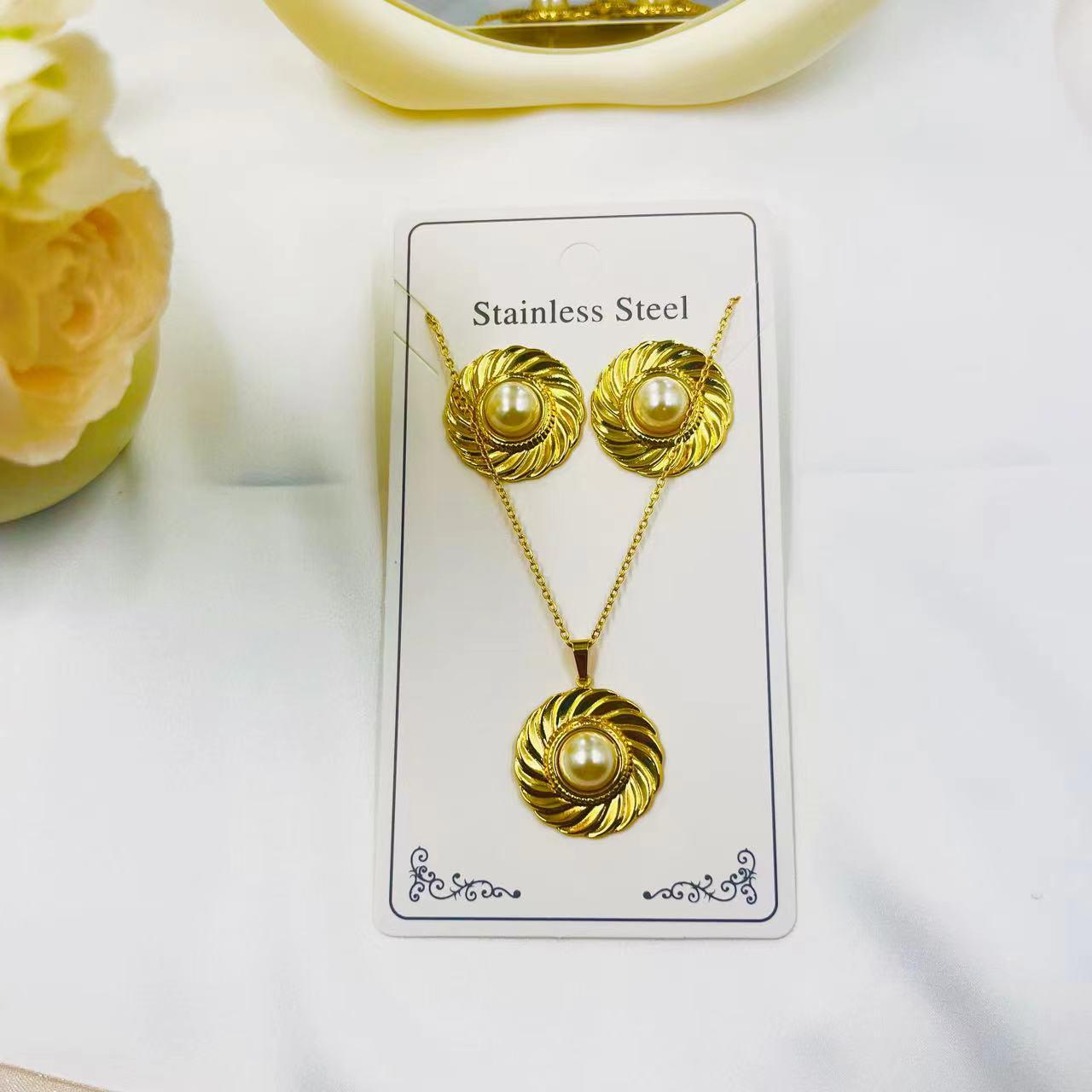 Palace Style Gold-Plated Pearl Flower Earrings with Retro Lantern Design