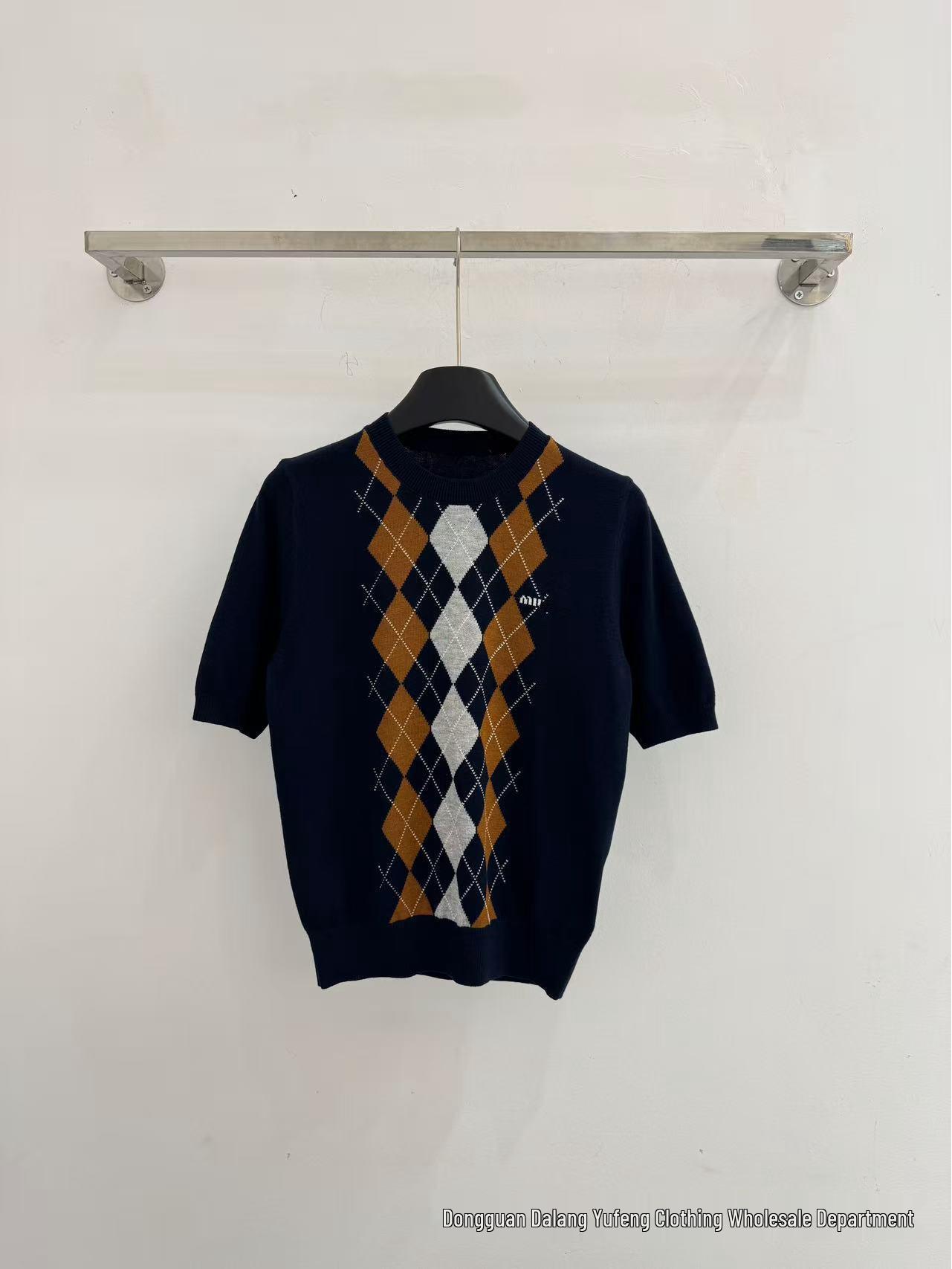 

Преппи коллекция аргайл от MIU: Свитер с круглым вырезом, Топ с коротким рукавом и Вязаный кардиган Small