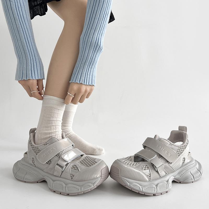 Retro white bag head thick-soled sports sandals for women's summer wear 2025 new models with skirts to increase the height of soft-soled dad shoes