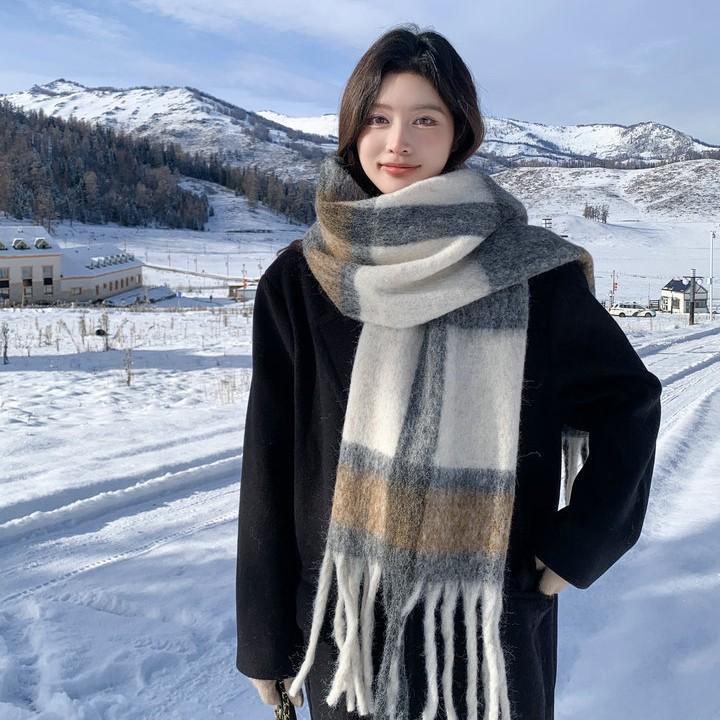 Contains retro plaid scarf women's Korean version new winter thickened warm shawl long fringed atmosphere scarf