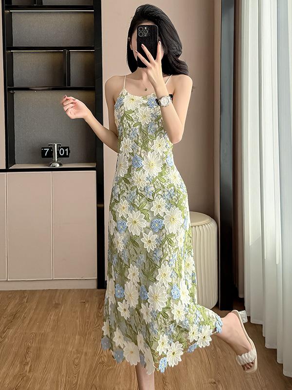 

Women s Summer French Floral Embroidery Two-Piece Slimming Dress L