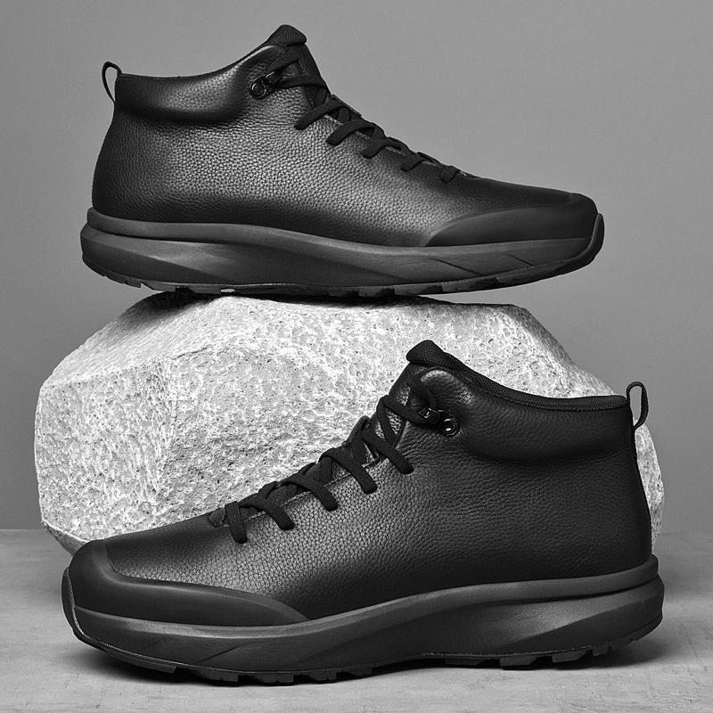 New Trend Men's High-Top Shoes Hand-Sewn Male Short Boots Genuine Leather Hiking Boots Outdoor Motorcycle Boots Non-Slip Botas