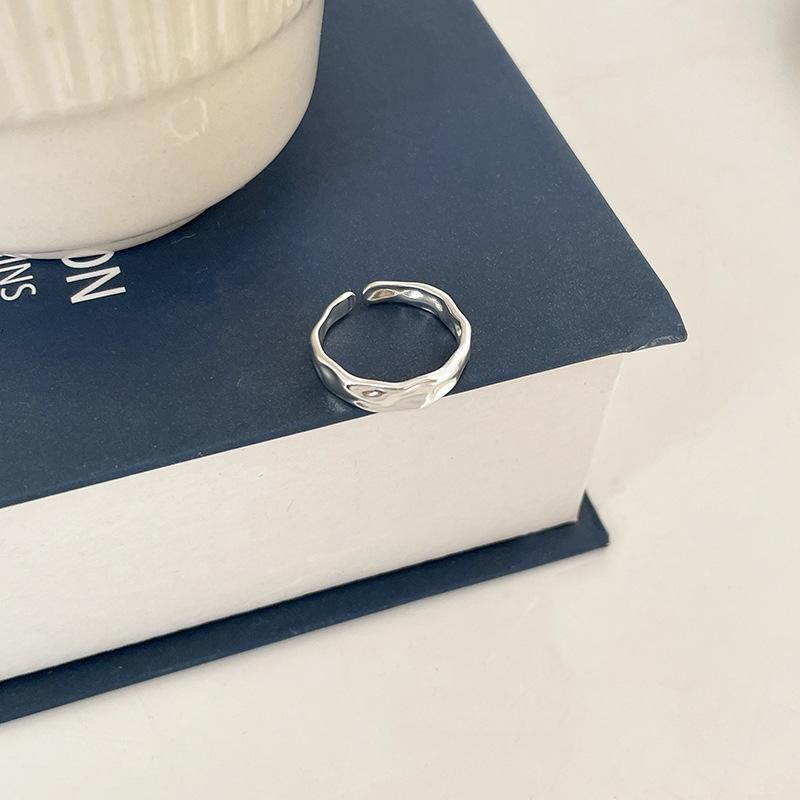 

Trendy Black Agate Wave Ring For Women Distinctive Geometric Shape Band Adjustable J4704