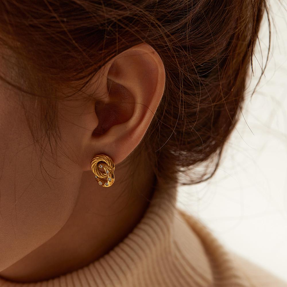 

Versatile 18K Gold Titanium Steel Hoop Earrings with Zircon Inlay for Women