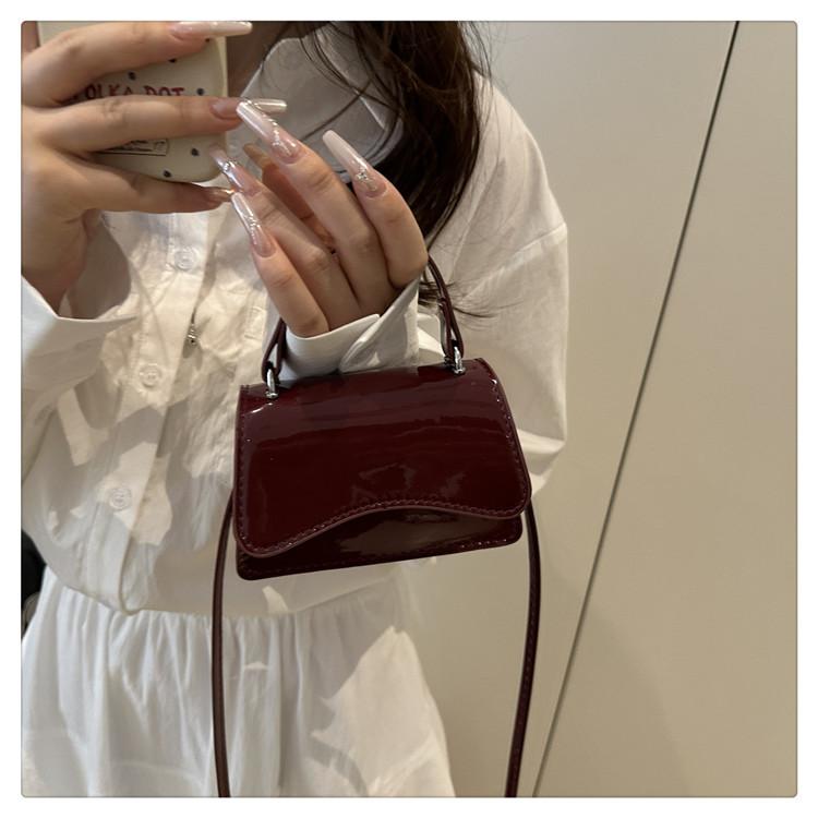 New Vintage Faux Leather Shoulder Bag for Women Solid Color Minimalist Niche Design Commute Handbag