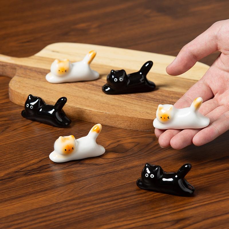 Niedlicher Keramik-Siamesenkatzen-Stäbchenablage, Katzenförmiger Keramik-Stäbchenhalter, Entzückendes Mini-Keramik-Schreibtischornament