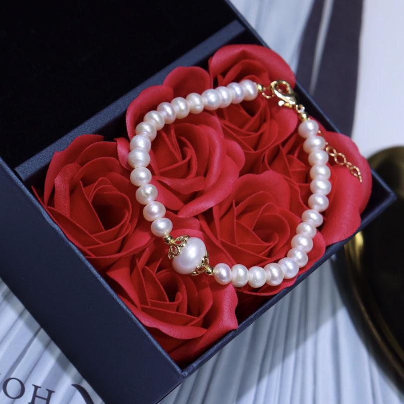 White Freshwater Pearl Bracelet - 9-10mm, Niche Design, Fashionable & Versatile, Enhances Hand Shape. 9-10mm