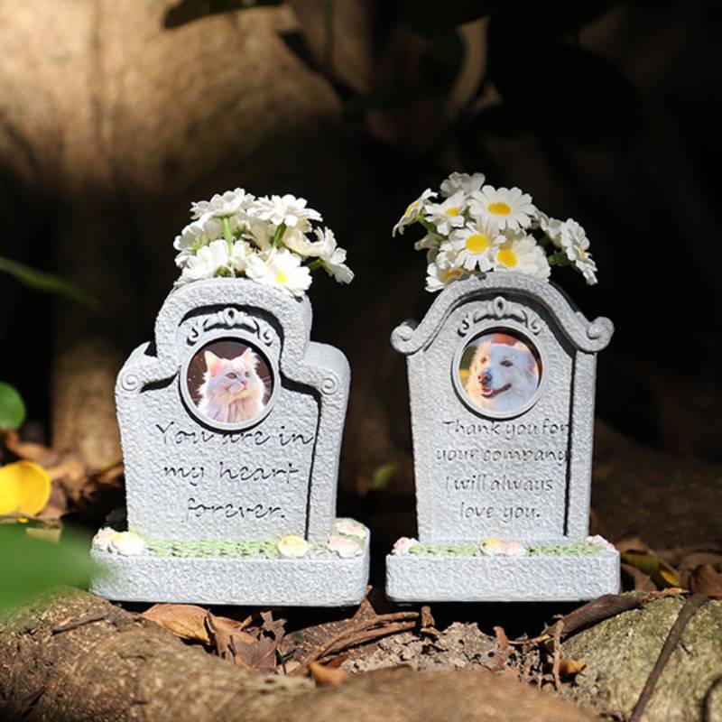 Resin Pet Memorial Stone For Dog Remembrance And Garden Decor