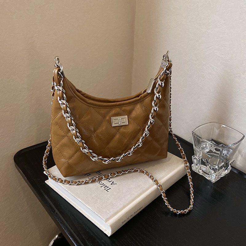 

Crescent Diamond Lattice Chain Hobo Bag - Fashionable, Versatile, Single-Shoulder Crossbody
