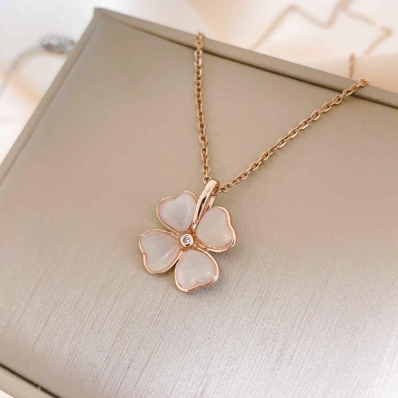 Necklace - Women's Summer Sophisticated Four-Leaf Clover Cat Eye Necklace - Simple and Stylish for Any Season