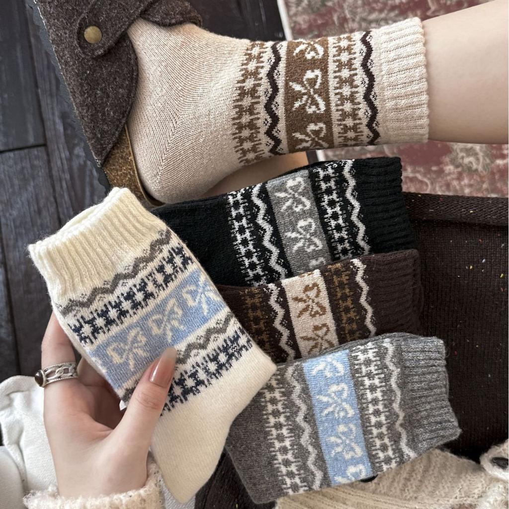 Seasonal Wool Socks, Ethnic Style, Thickened Warm Socks, Retro And Versatile Piles Of Socks