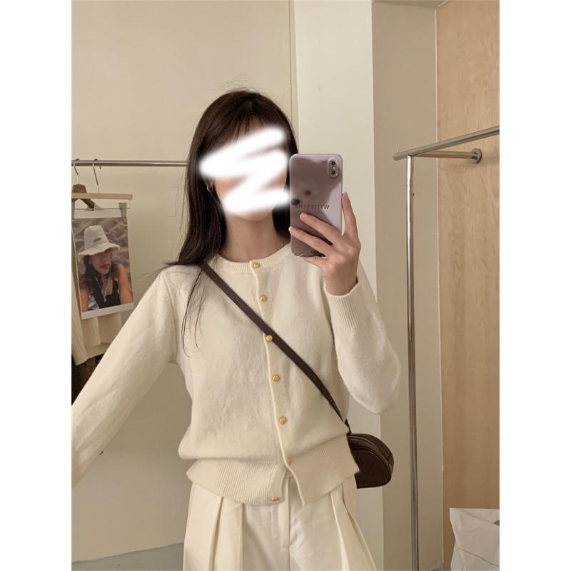 A Spring and Autumn Single-breasted Knitted Cardigan, Feminine Temperament, Versatile Long-sleeved Top, High-end Sweater