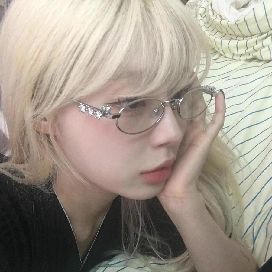 Diamond-Encrusted Oval Glasses Can Be Matched With Myopia Fashionable High-End Plain Decorative Flat Glasses Sunglasses