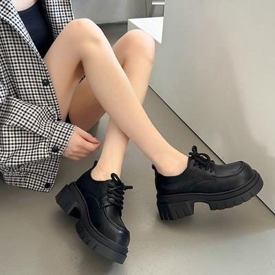 Modieuze Britse stijl dames casual sportschoenen met dikke zool en lage hakken, nieuwe college stijl, comfortabele lage schoenen met gekruiste bandjes