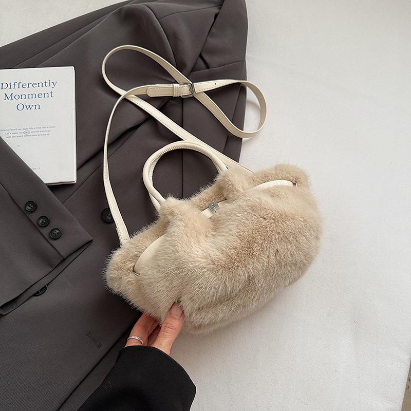 Plush bag women's large capacity 2025 new autumn and winter versatile plush messenger bag single shoulder underarm tote bag