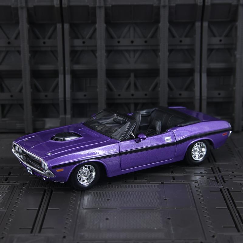 

Maisto 1:24 simulation Dodge Challenger R/T Convertible Alloy Car Model Doors and Hood Can Open Supercar Gift фіолетовий