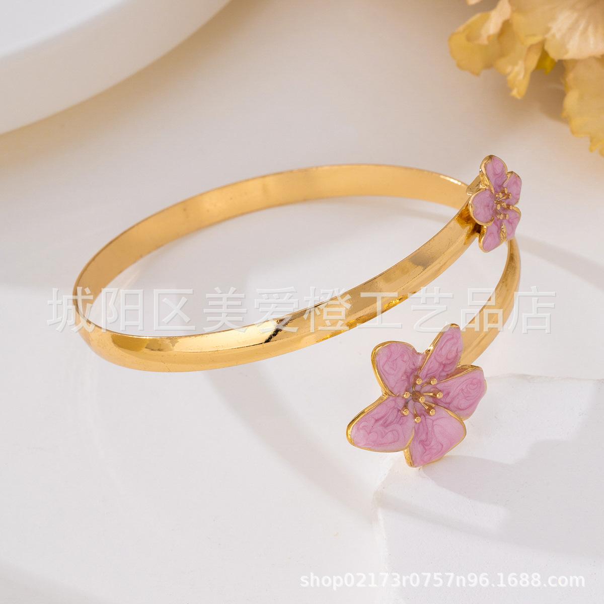 

Personalized Fashion Design Arm Ring Flower Drip Oil Suitable For Women S Opening Adjustable Arm Ring рожевий