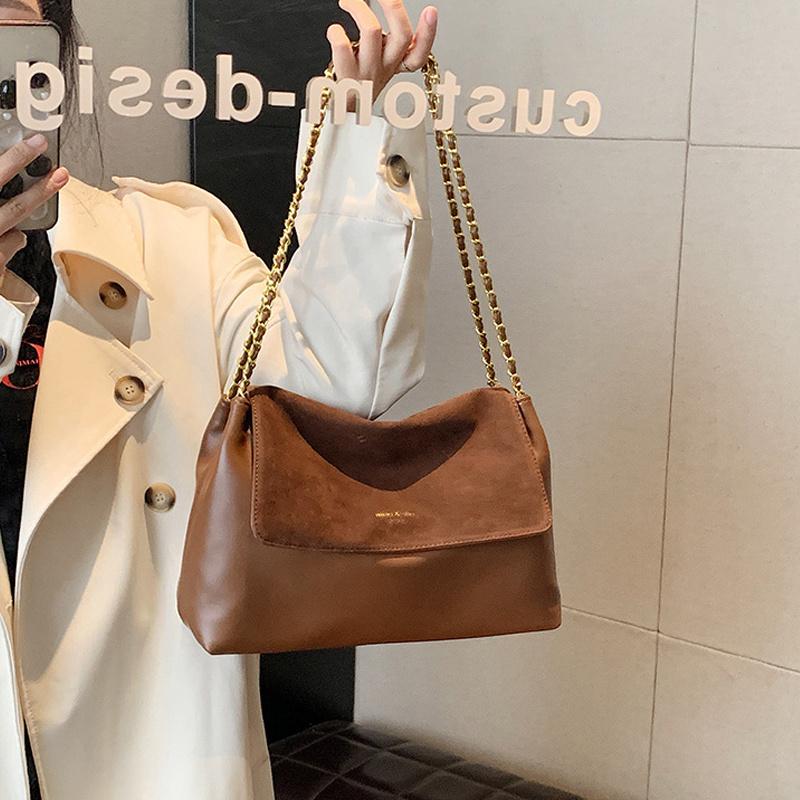 Yogodlns Τσάντα Tote από Μαλακό PU Δέρμα Νέα Γυναικεία Χρυσές Αλυσίδες Υψηλής Ποιότητας Μεγάλης Χωρητικότητας Τσάντα Ώμου Μονόχρωμη Ευέλικτη Τσάντα Χιαστί