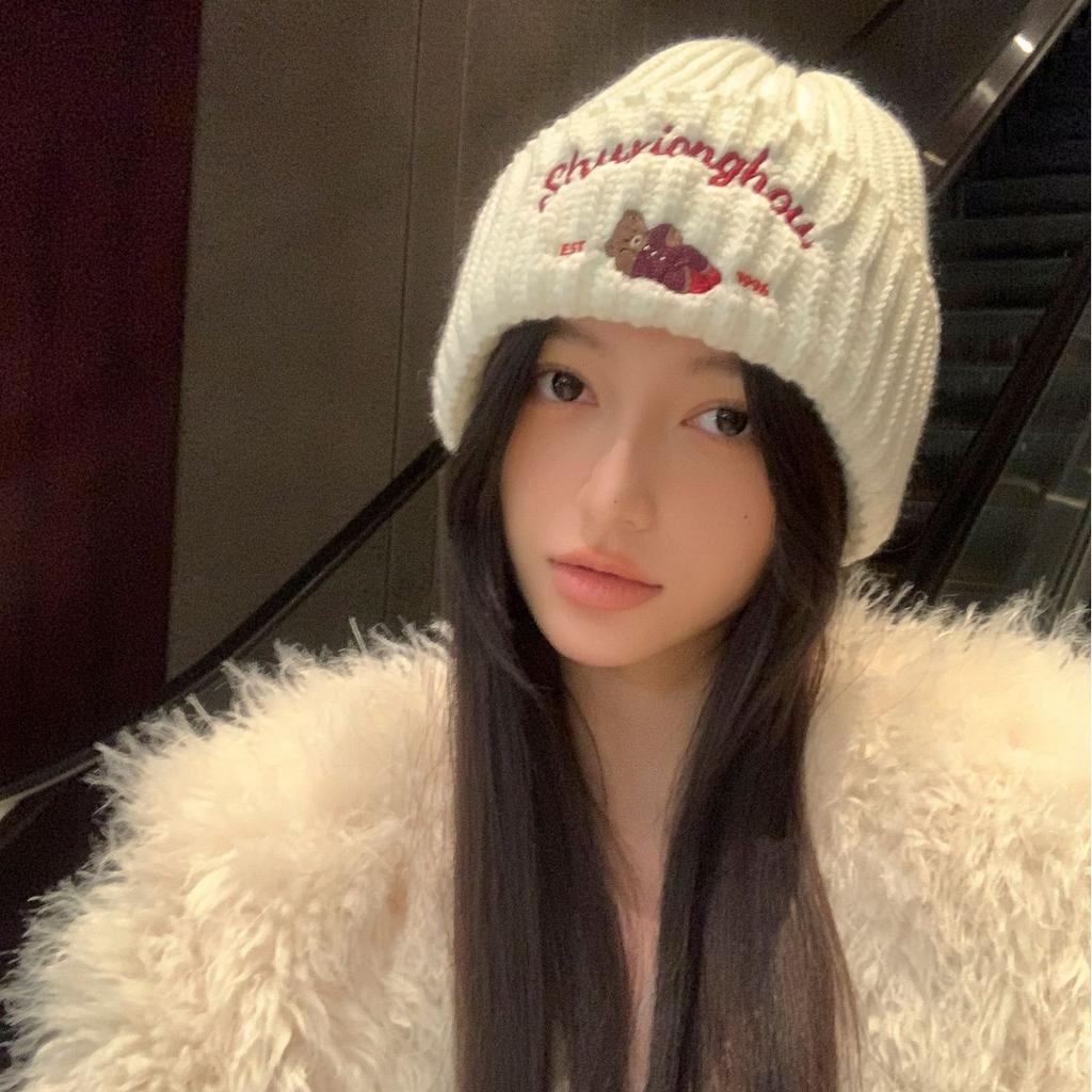 Men's and women's winter warm large version showing face small wool hat cute cartoon sleeping bear embroidered knitted hat