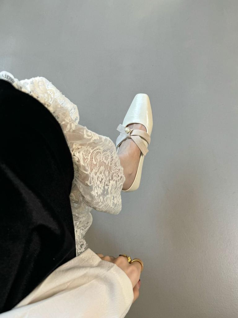 Retro square head single shoes women's thick heels are not tired of feet French high heels women's outer wear socialite style pearl cross belt shoes