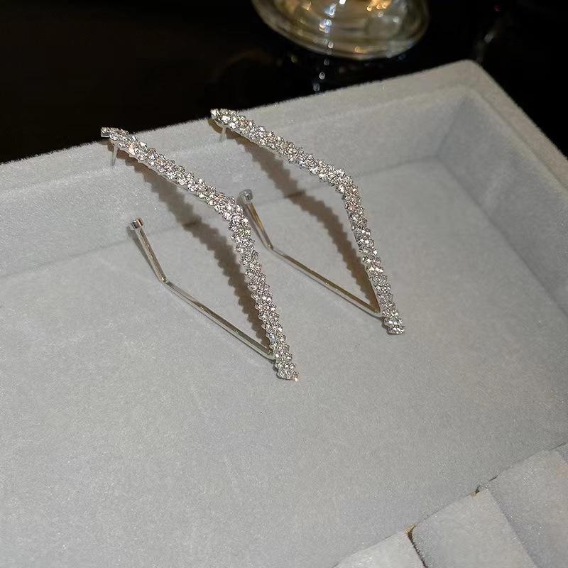S925 Silver Needle Rhinestone Tassel Earrings - Exquisite Long Claw Chain with Colored Diamonds, European & American Style