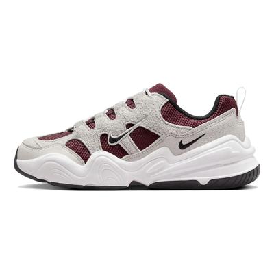 Tech Hera Burgundy Crush Platinum Tint Summit Blanc Noir (Aux femmes) Baskets femme DR9761-601