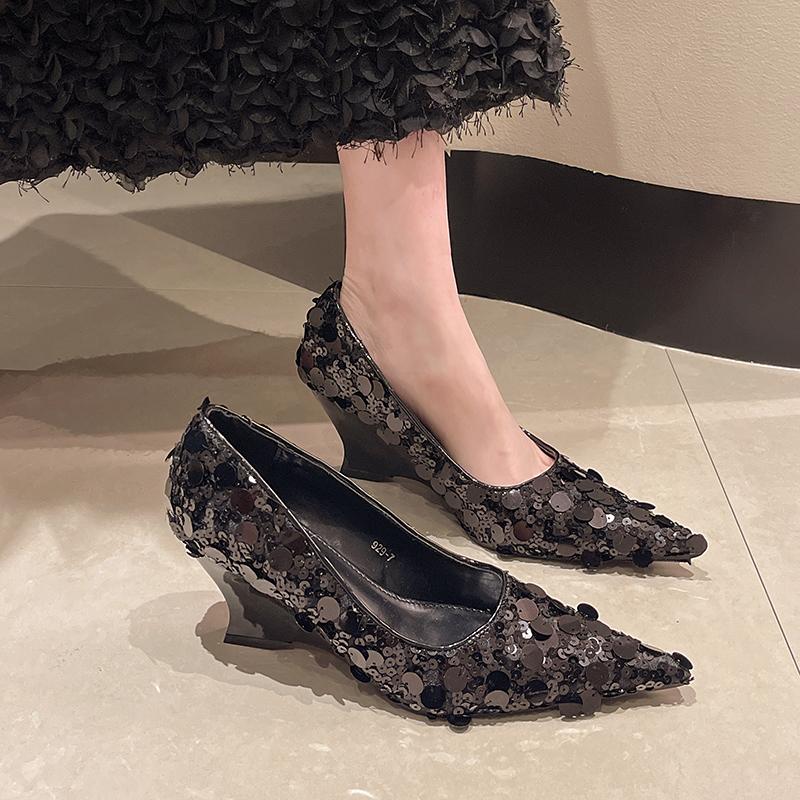 

Fashion Silver Flat Heel Women s Shoes Sparkling Pendants Low Block Heel Pointed Toe Slope Heel Micro Fiber 2025 New Summer Simple Style 35 чёрный