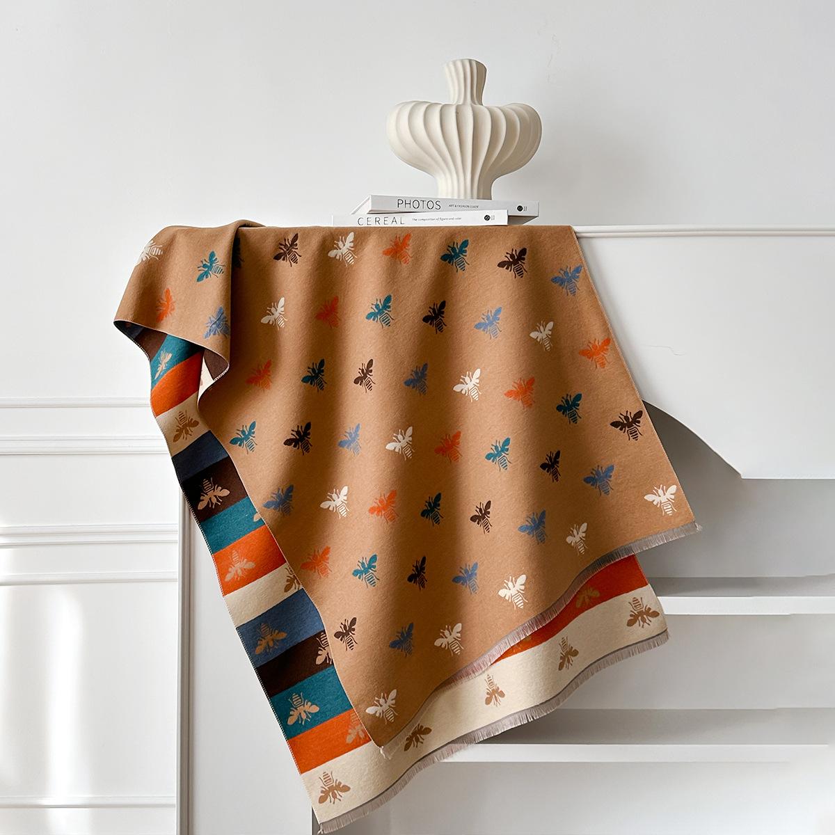 

Корейская версия длинный шарф имитация кашемира двусторонний платок с пчелами двойного назначения утолщенный теплый универсальный кейп женский 185x65cm хаки