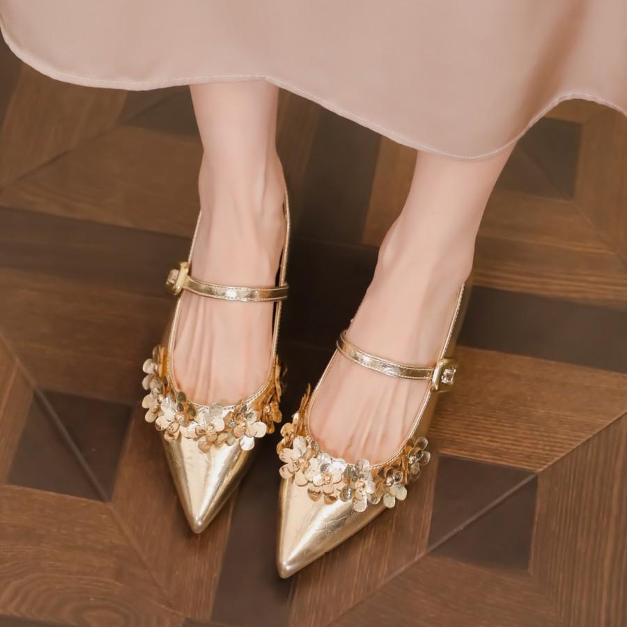 2025 new French retro flower Mary Jane shoes fashion belt decorative pointed single shoes women one word flat shoes women