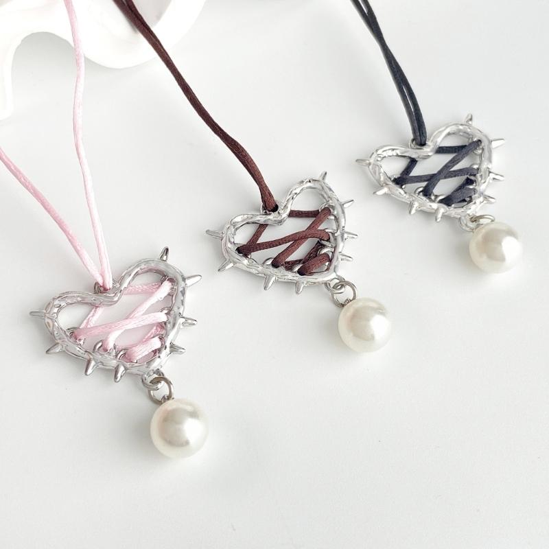 Fashion Thorn Heart Pendant Necklace Sweet Cool Clavicle Chain Lace Up Choker Simple Cord Neck Chain Party Jewelry