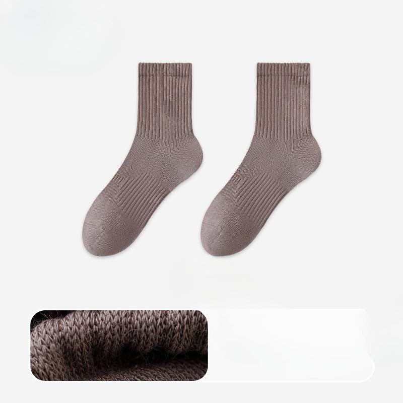 Male Spring and Autumn Leisure Sports Sweat Absorbing Antibacterial Deodorant Socks