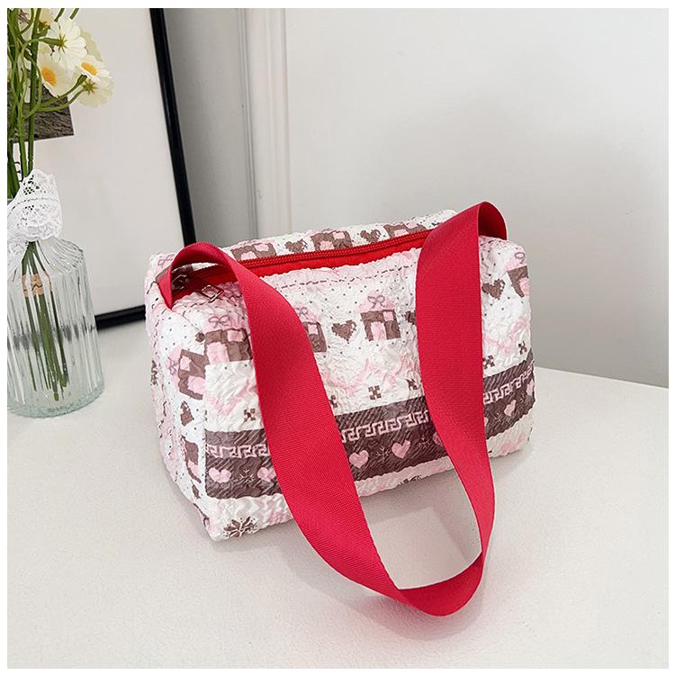 

Весенне-летняя новая косметичка с высокой ценностью, с трехмерным цветочным дизайном, мультяшная, большой вместимости, портативная сумка для хранения