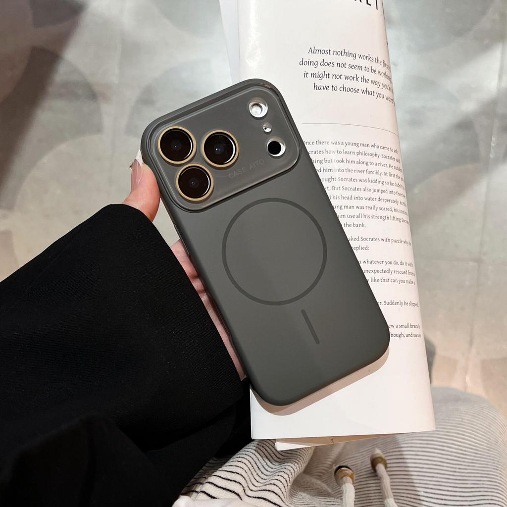 Husă Antișoc din Silicon Lichid pentru iPhone 17 Pro Max – Design cu Fereastră Mare