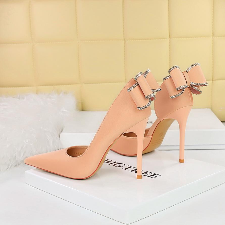 Banquet Vysoké podpatky Tenké podpatky Mělká ústa Špičatá špička na straně vyhloubené štrasový motýlek jednoduché boty