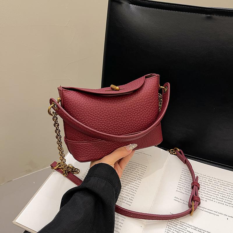 Autumn Simple Crossbody Bags for Women  Fashion Chains Bucket Bag High-end Soft Leather Lady Commuter Handbags