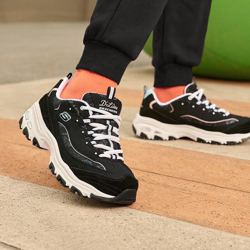 Skechers Women s Lace-Up Sport Casual Shoes 5.5