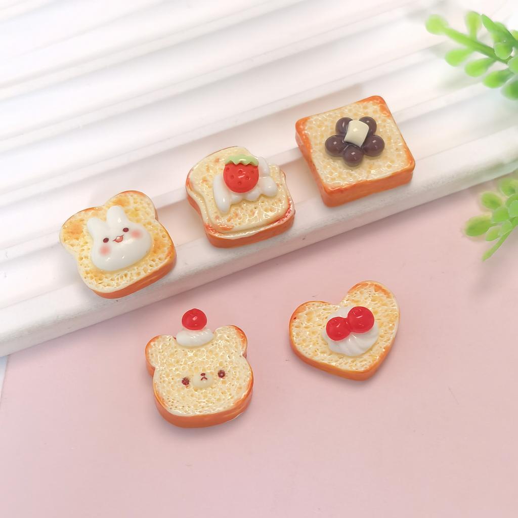100pcs Cartoon Rabbit Bear Strawberry Mini Toast Bread Cookies Doll Play Accessories Miniature Food