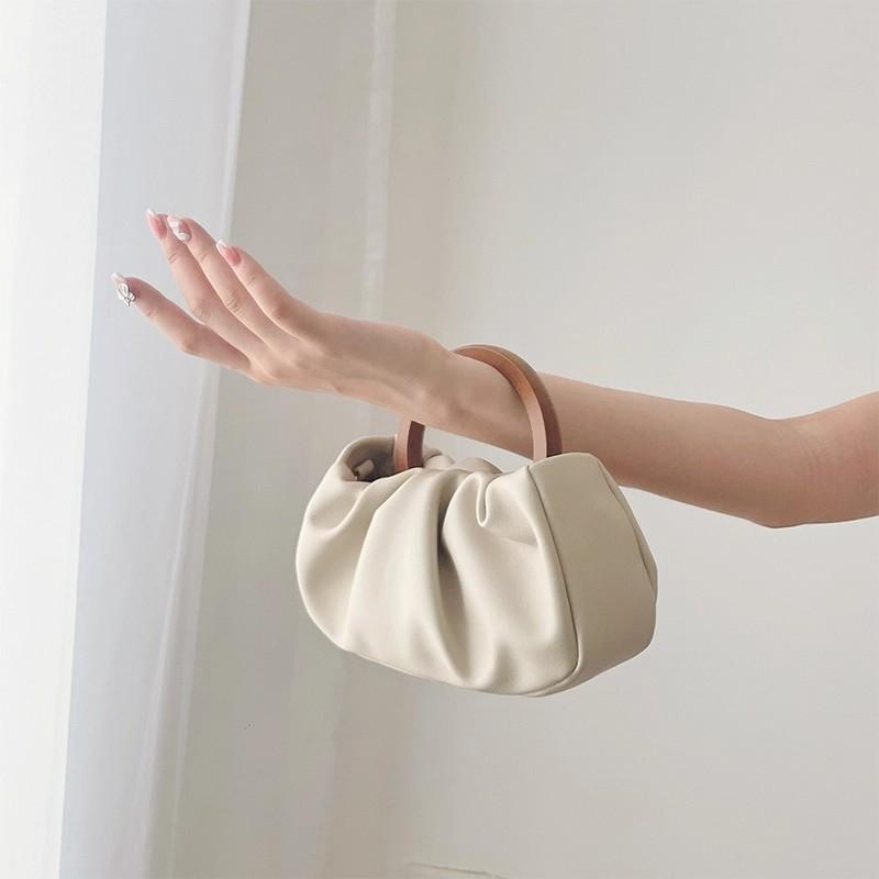 A Mini Crossbody Bag with A Unique Design Sense of Pleated Clouds