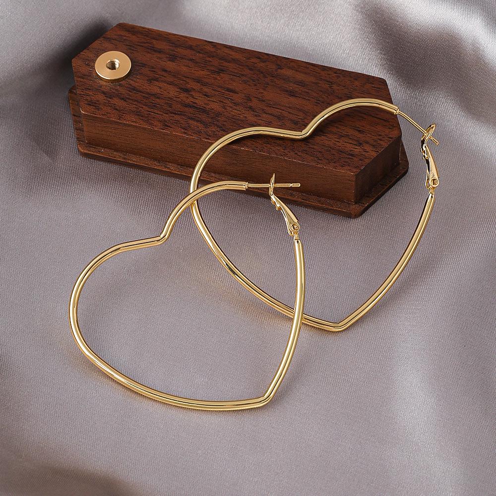 Exaggerated Heart-Shaped Hoop Earrings for Women - Minimalist and Versatile Ear Cuff Accessories