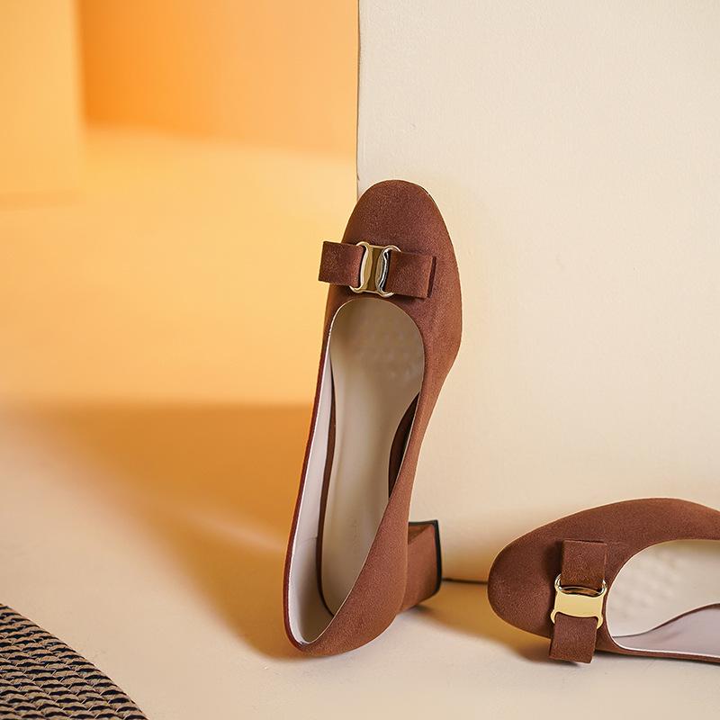 Not tired feet French temperament brown suede thick heel high heels women's professional commuting round head light mouth single shoes women's shoes