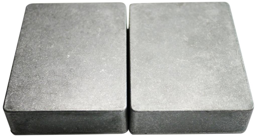 Două carcase din aluminiu turnat sub presiune nevopsite pentru pedale de efecte DIY, tip HAMMOND 1590BB (VGS-AEC90BB-NCx2p)