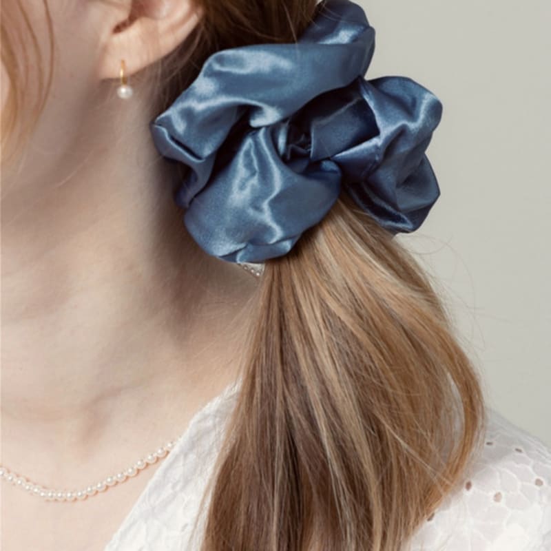 LILYKORI Silk Soft Scrunchie (Blue)
