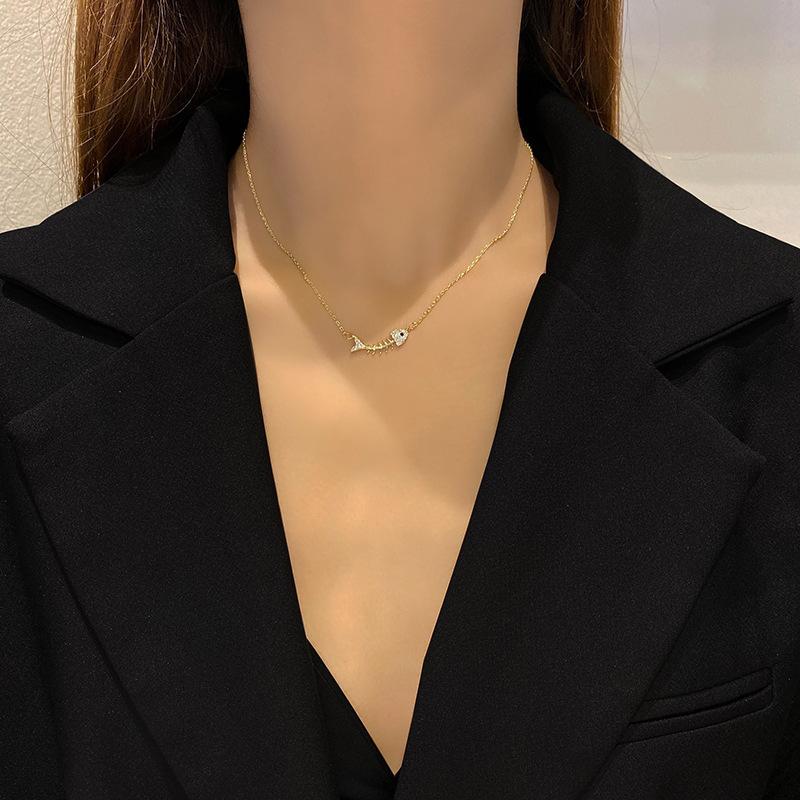 Fashionable Stainless Stee Sweet Fish Bone Metal Necklace Wild Simple Irregular Zircon Clavicle Chain