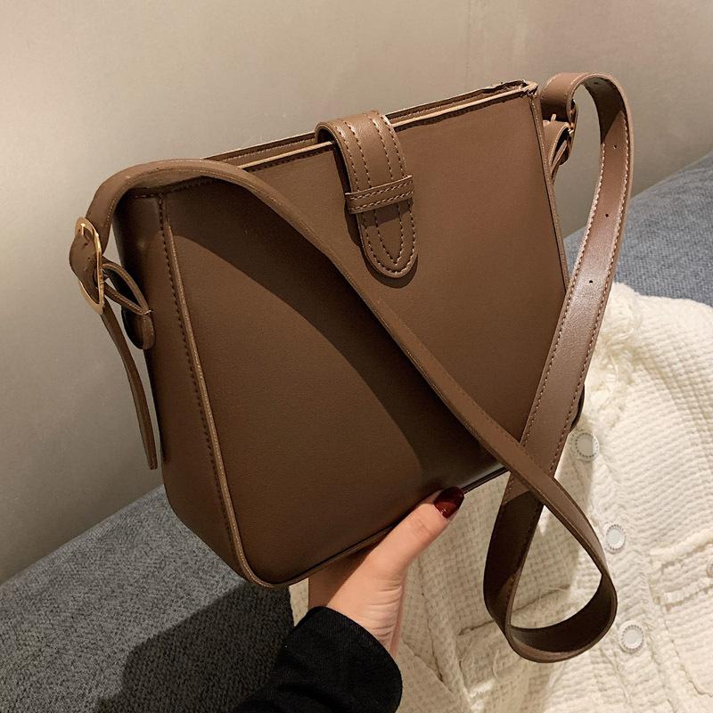 This year, the popular high-end 2025 new fashion bag women's texture women's bucket bag versatile shoulder messenger bag