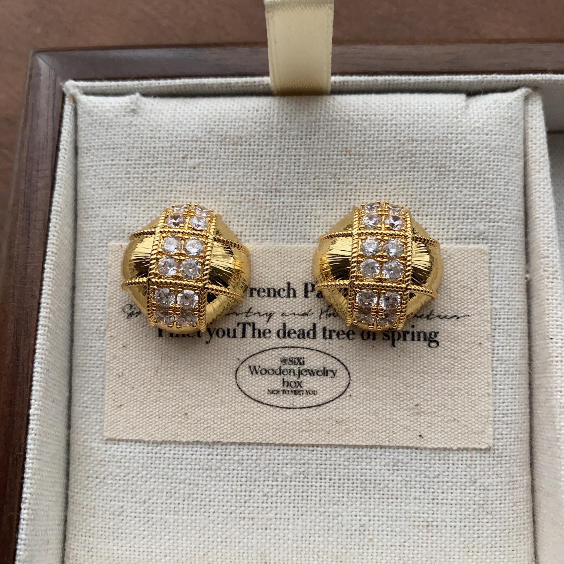 Three-dimensional geometric zircon embellished stud earrings women s high sense French exquisite fashion romantic personality light luxury earrings